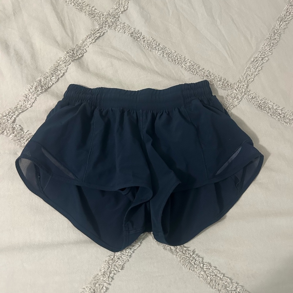 Lululemon Shorts - Size 4, 2.5”